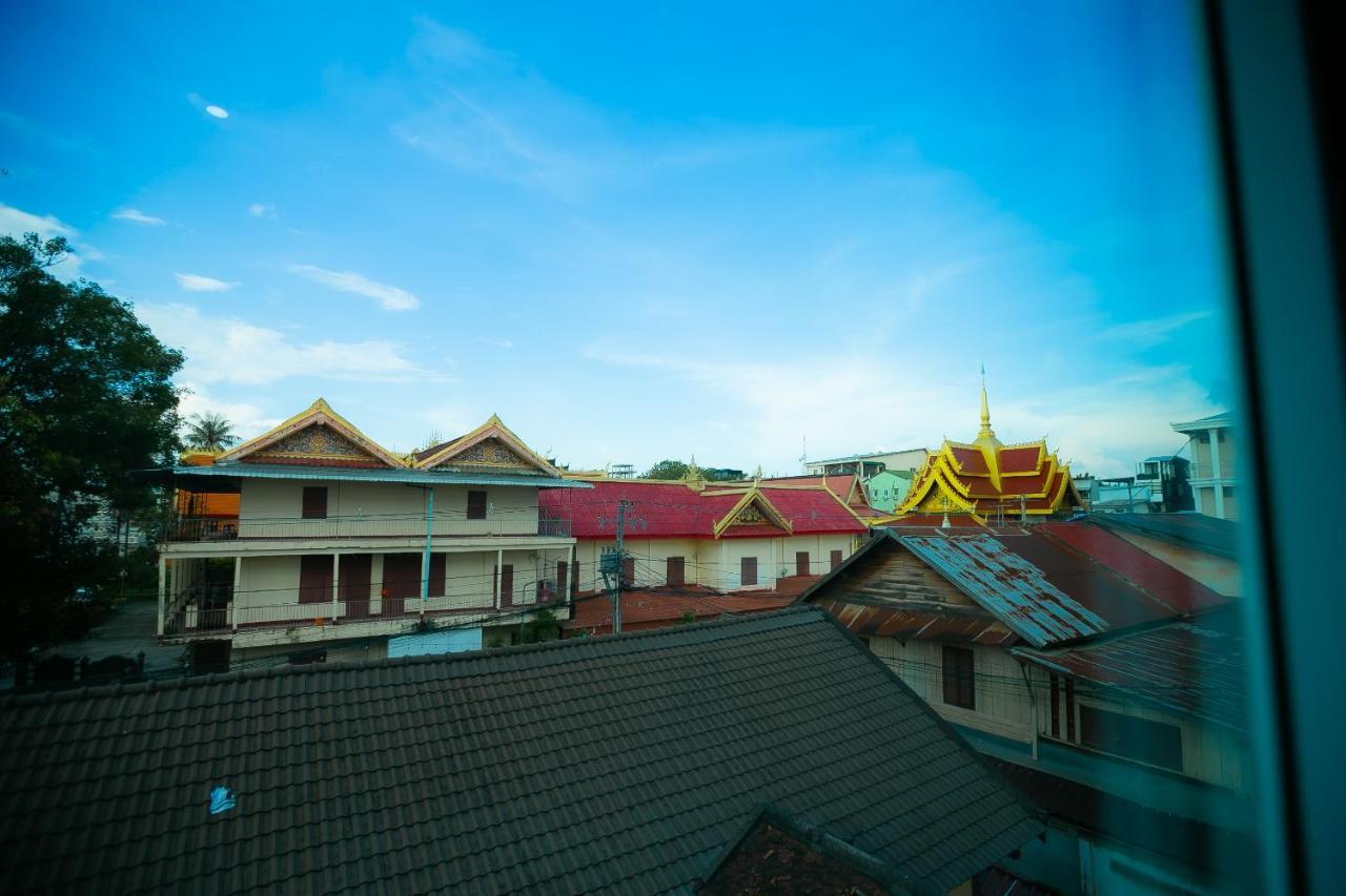 Nana Backpackers Hostel Vientiane Esterno foto