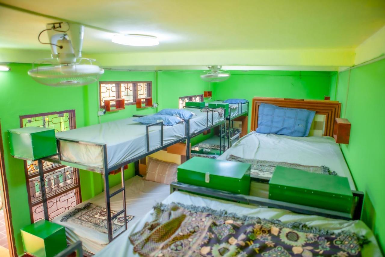 Nana Backpackers Hostel Vientiane Esterno foto