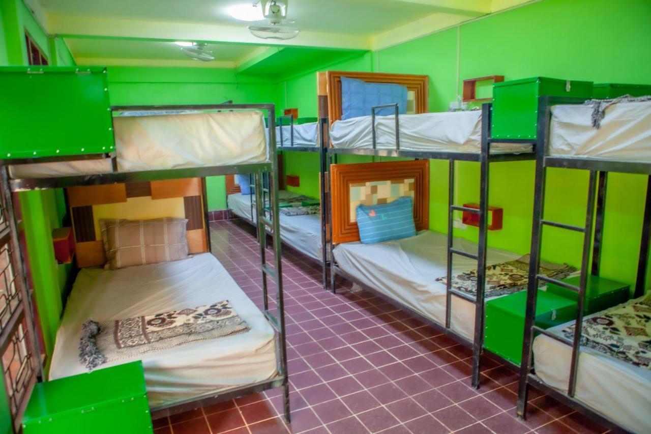 Nana Backpackers Hostel Vientiane Esterno foto